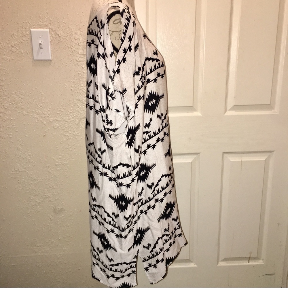 BB Dakota Cold Shoulder Melody Symbol Print Tribal - Picture 4 of 6